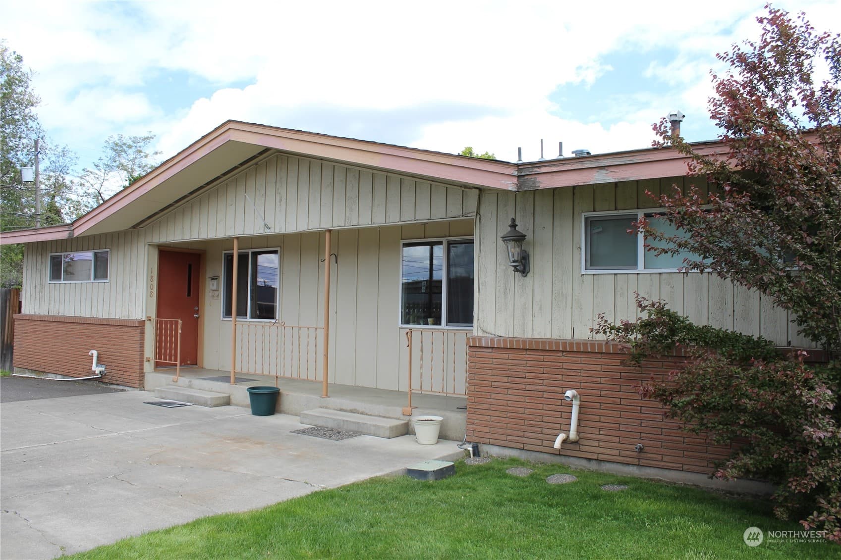1808 Evergreen Street