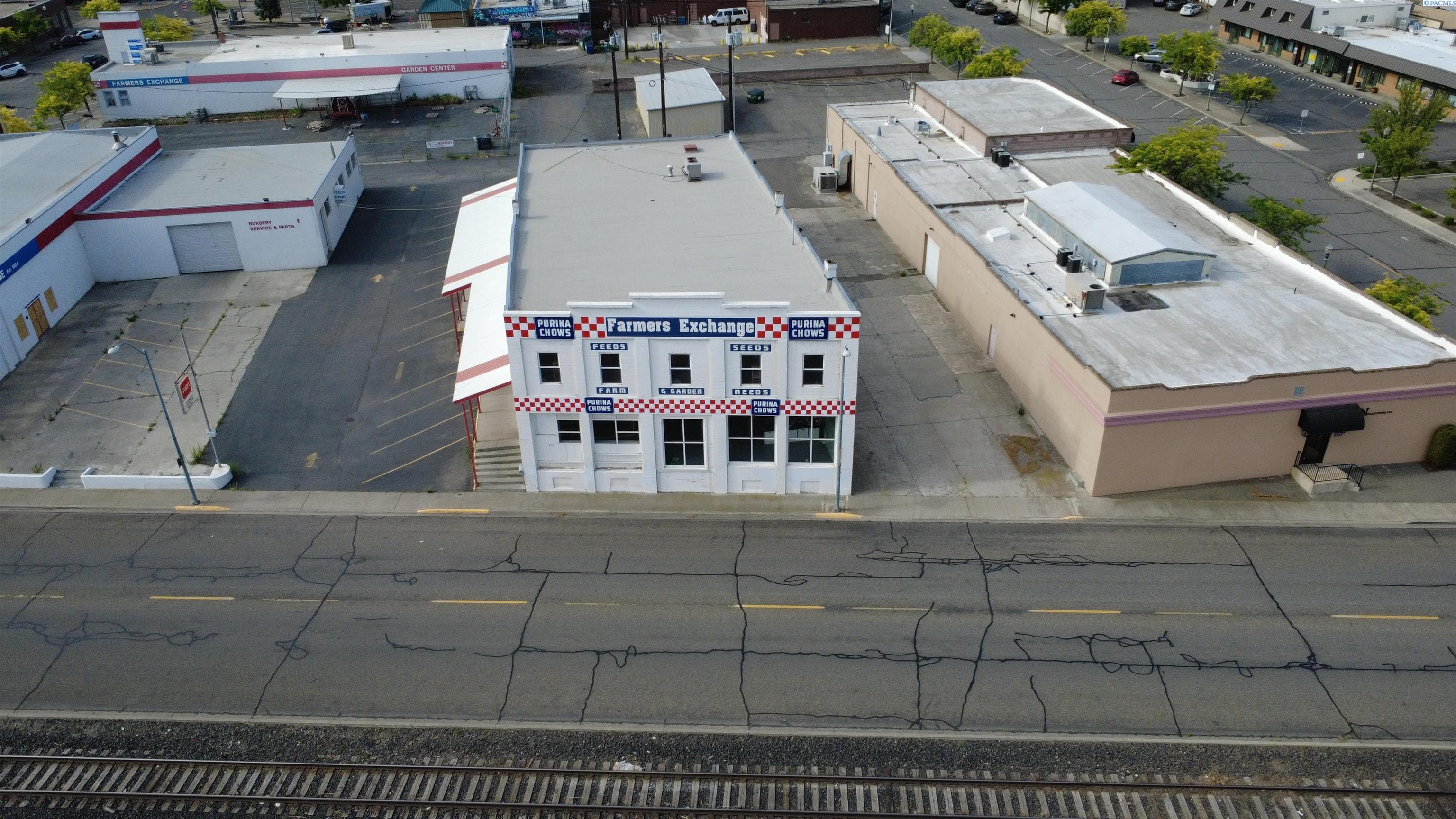 215 Canal Drive — photo 1 of 8