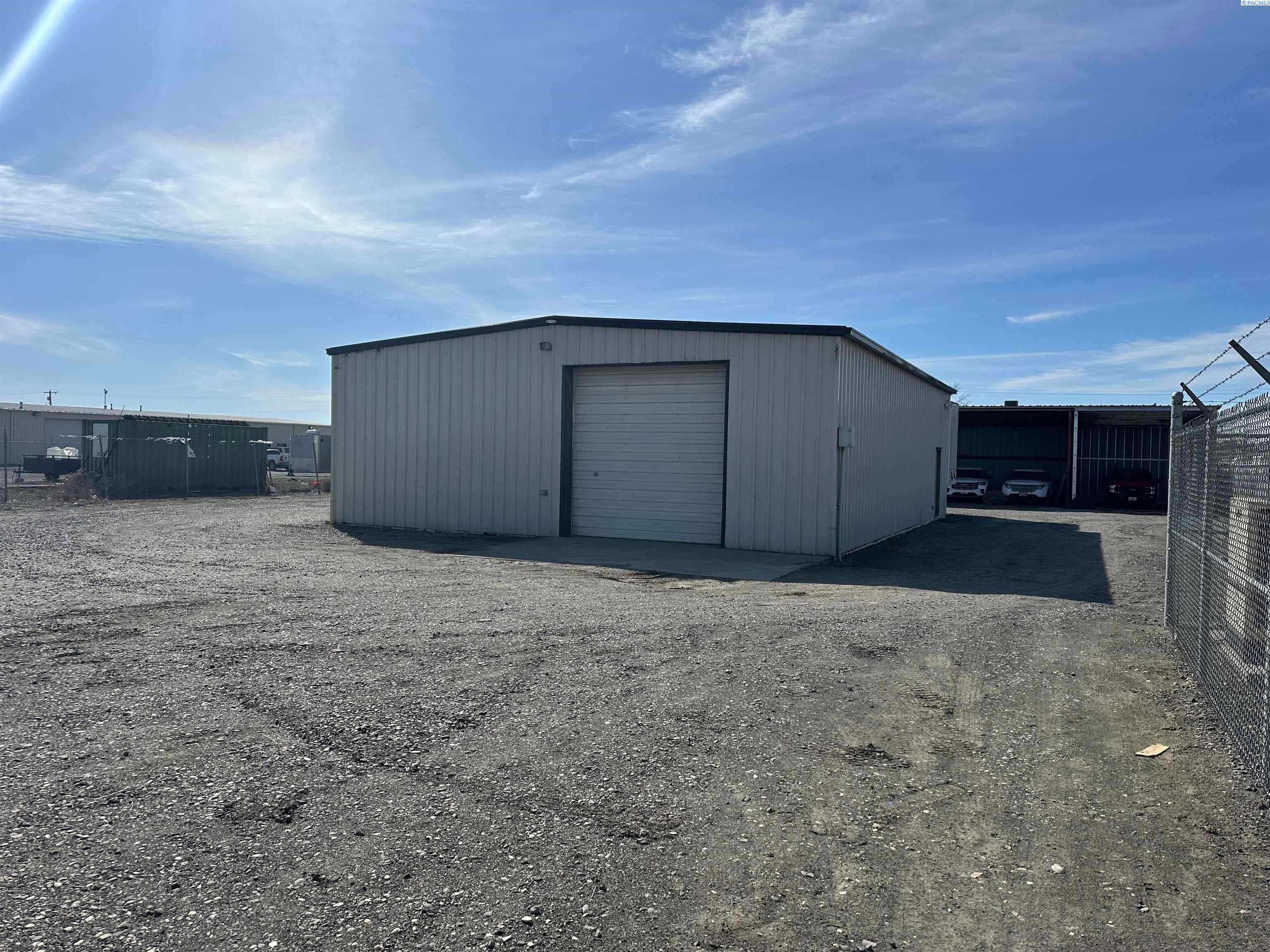 2407 Commercial Ave