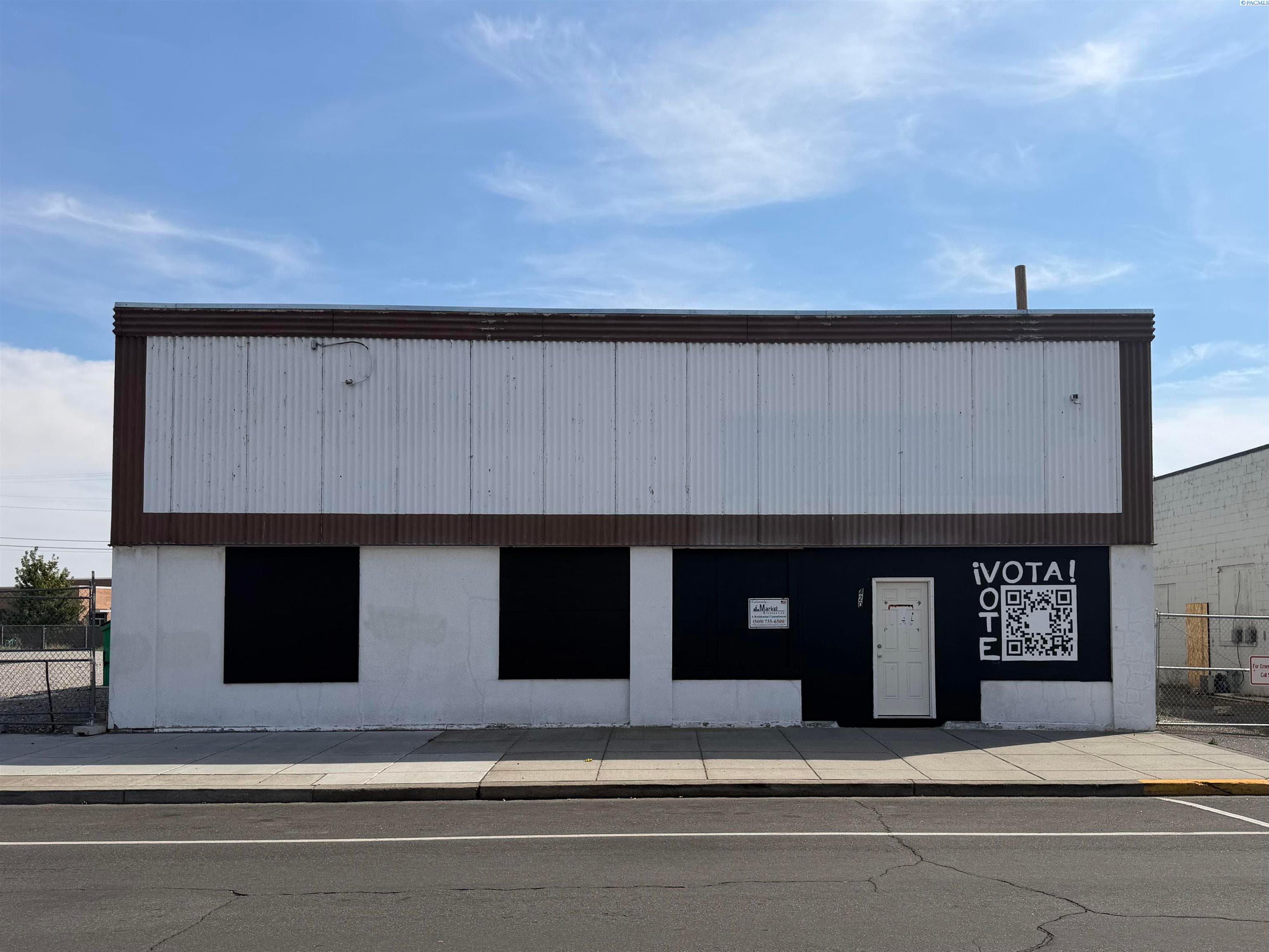 420 Columbia — photo 1 of 19