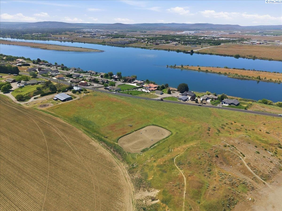 NKA Columbia River Rd — photo 1 of 11