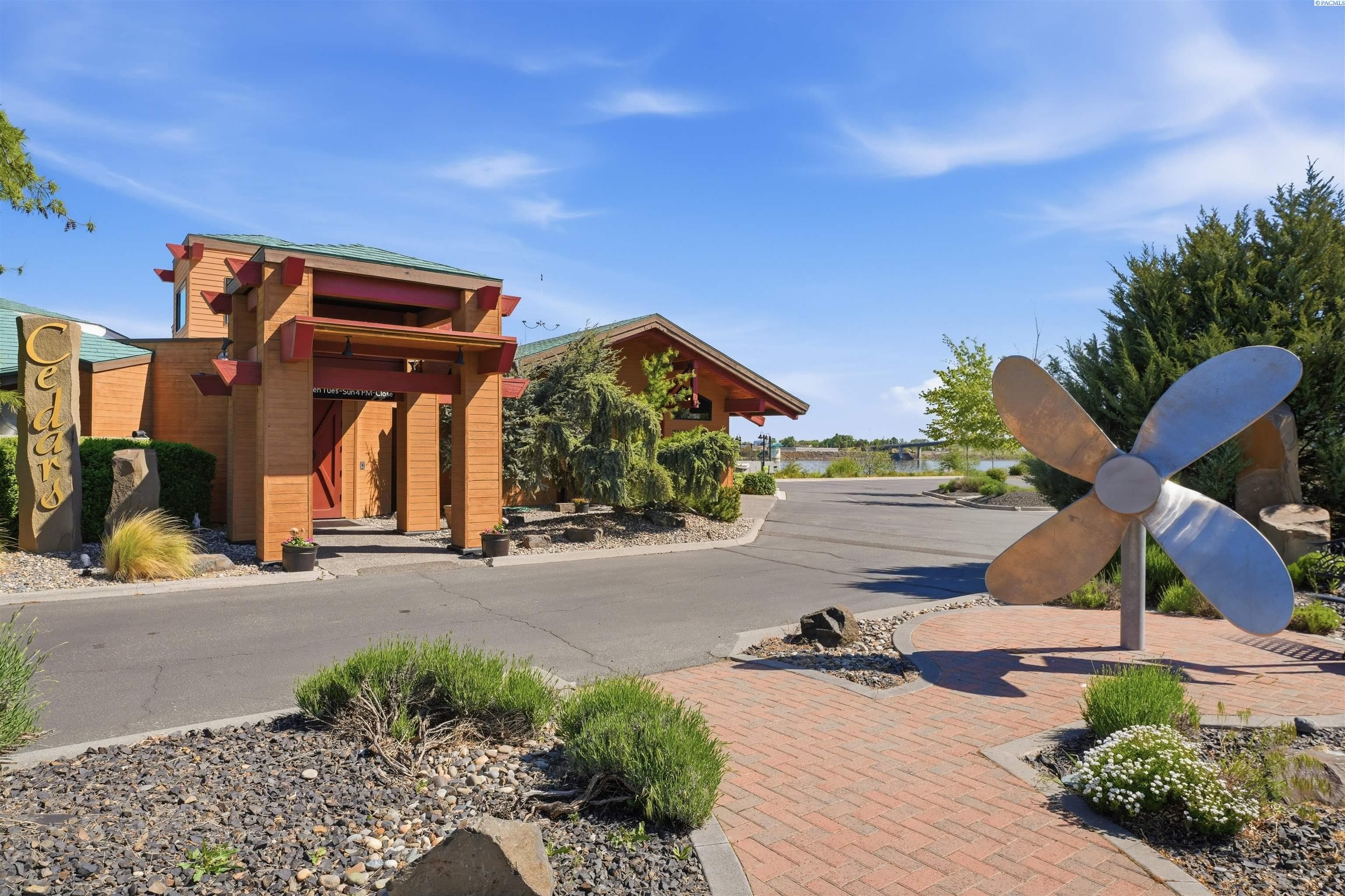 355 Clover Island Drive