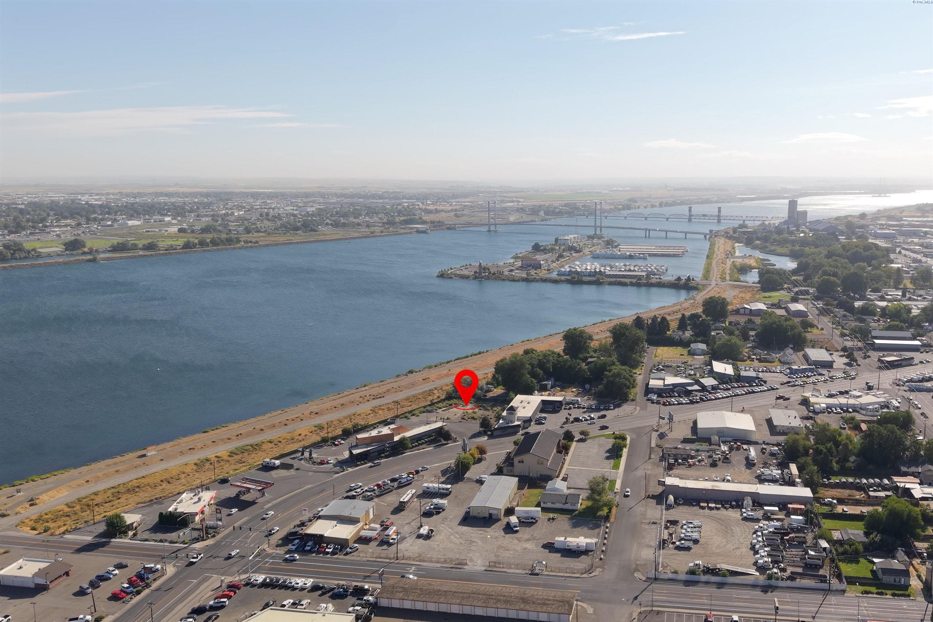 627 Everett Street — photo 1 of 13